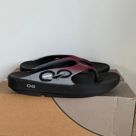 OOFOS Black/Burgundy Unisex Sandals Slip On Flip Flop- Men 6- Women 8 main image 13